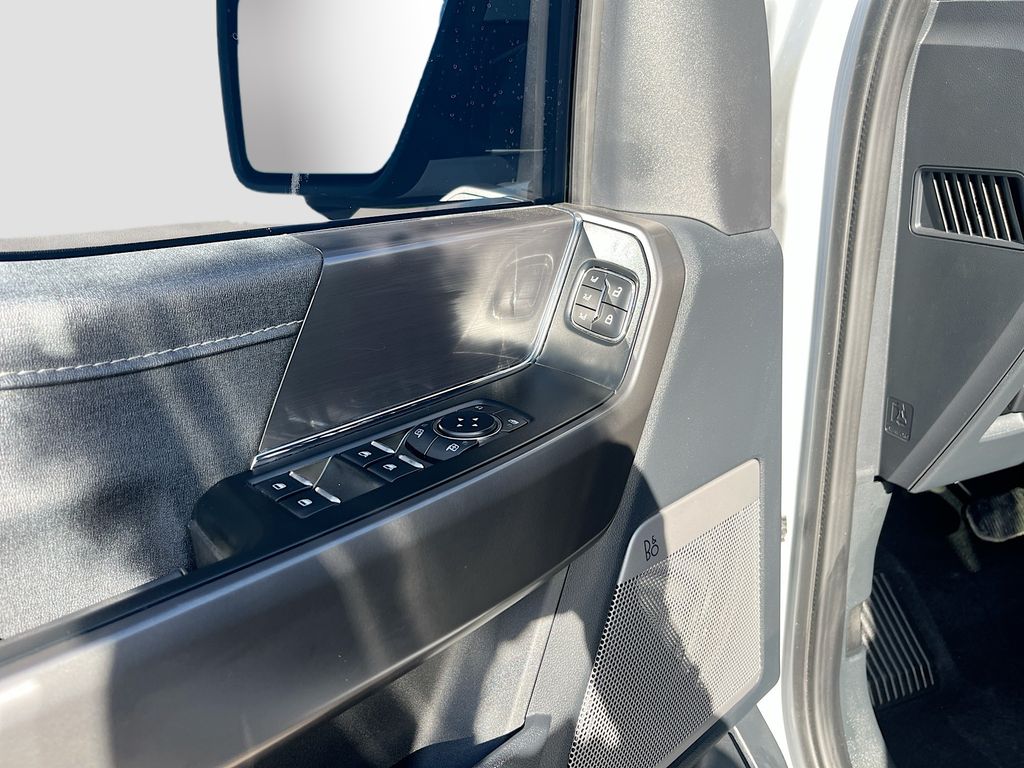Used 2025 White Ford Lariat image 18