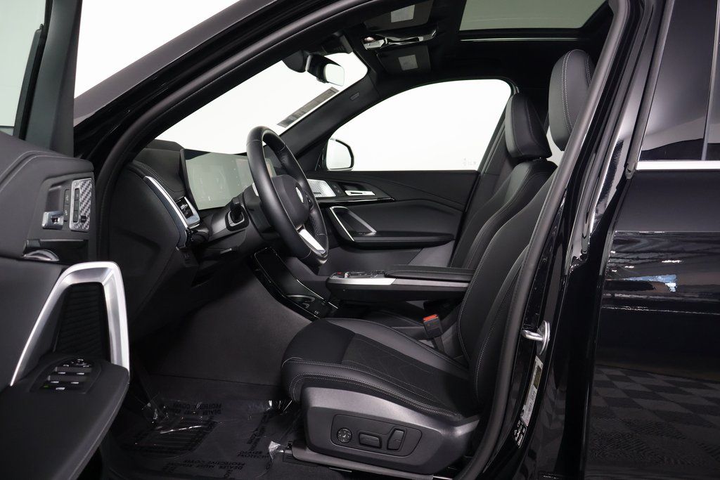 Thumbnail: 2025 BMW X1 - 10