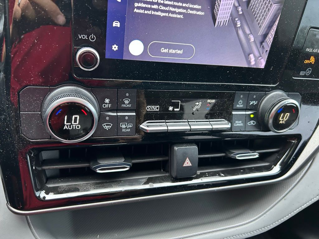 Thumbnail: 2023 Toyota Highlander - 24