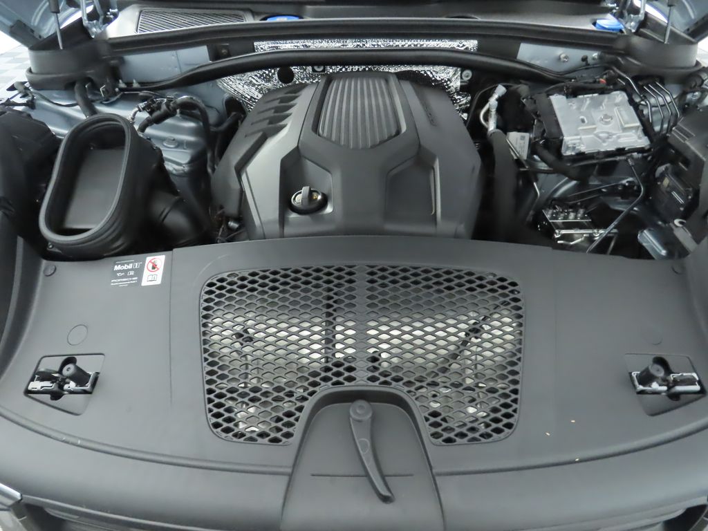 Thumbnail: 2025 Porsche Macan - 30