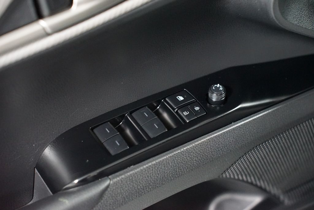 Thumbnail: 2025 Toyota Camry - 32