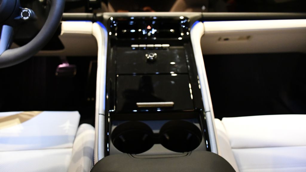 Thumbnail: 2026 Porsche Panamera - 9