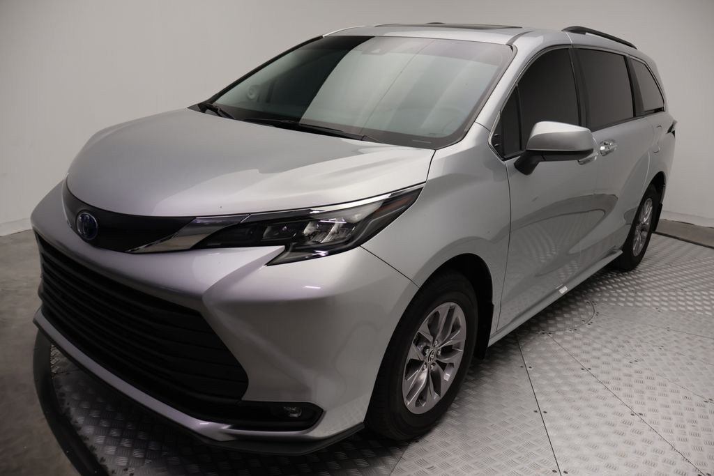 Thumbnail: 2025 Toyota Sienna - 2