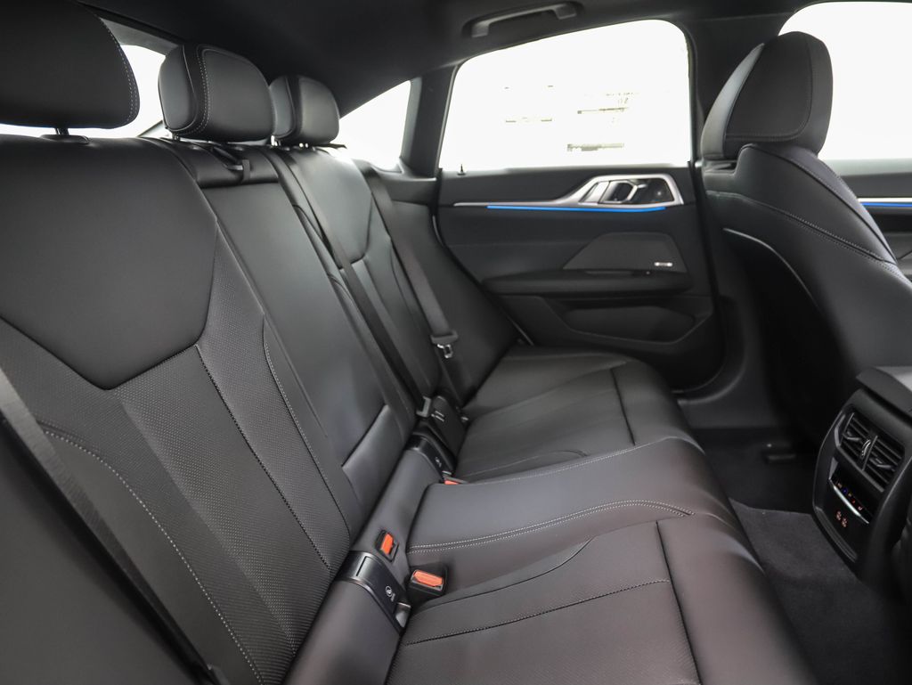 Thumbnail: 2025 BMW i4 - 25