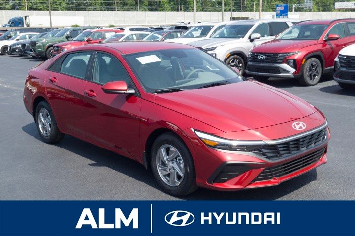 2025 Hyundai Elantra SE photo 3