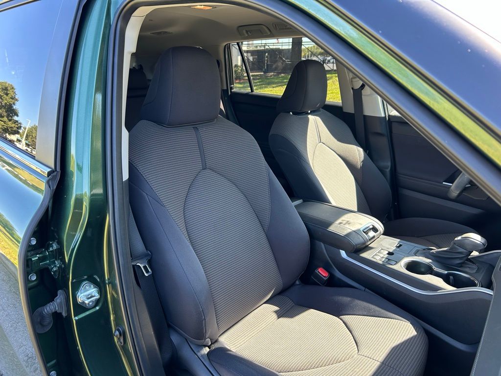 Thumbnail: 2023 Toyota Highlander - 16