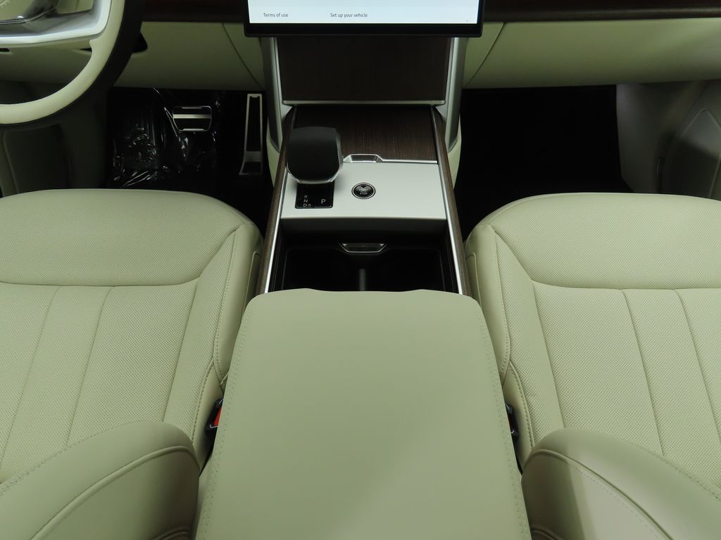 Thumbnail: 2025 Land Rover Range Rover - 16