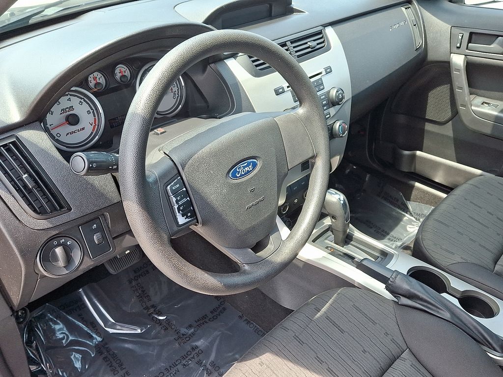 Thumbnail: 2011 Ford Focus - 4