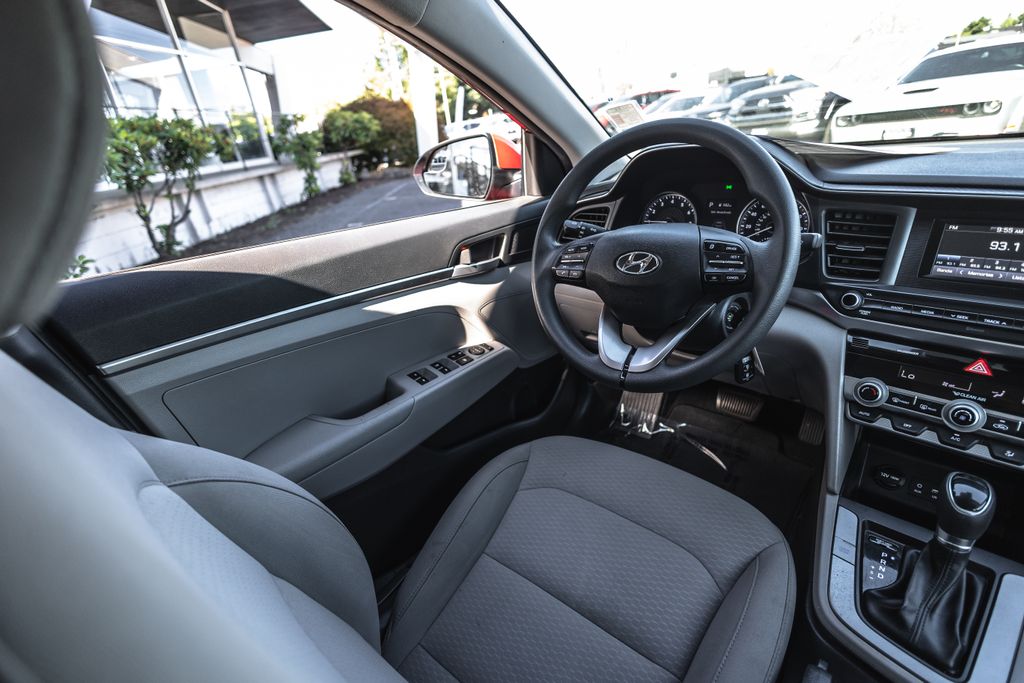 2020 Hyundai Elantra SE thumbnail 18