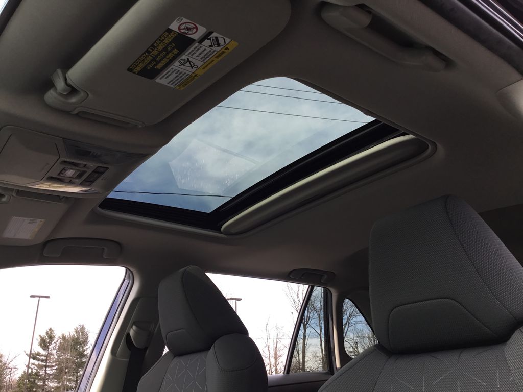 Thumbnail: 2022 Toyota RAV4 - 18