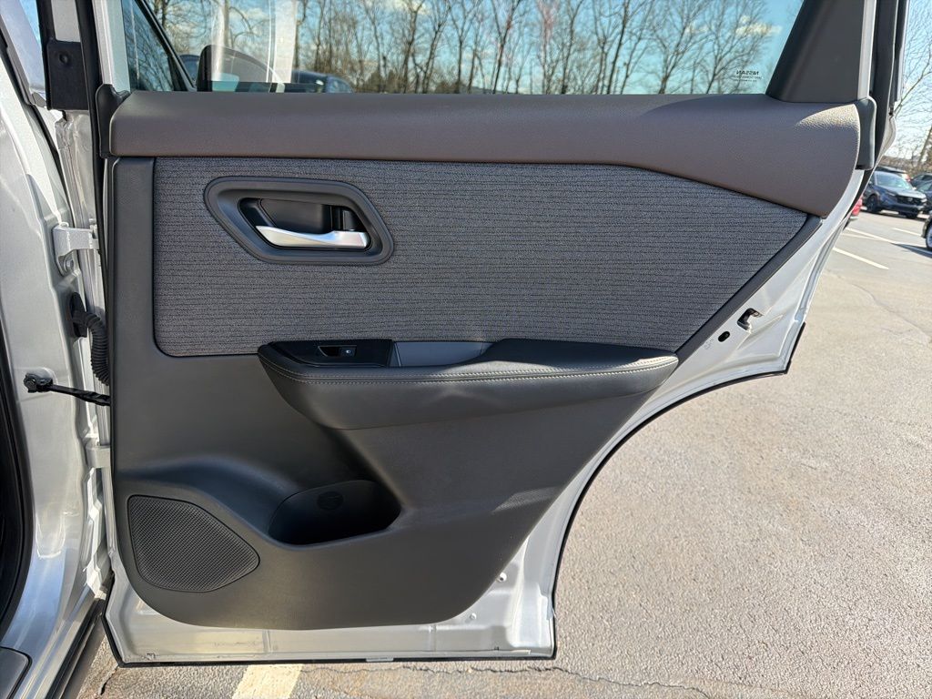 Thumbnail: 2023 Nissan Rogue - 22