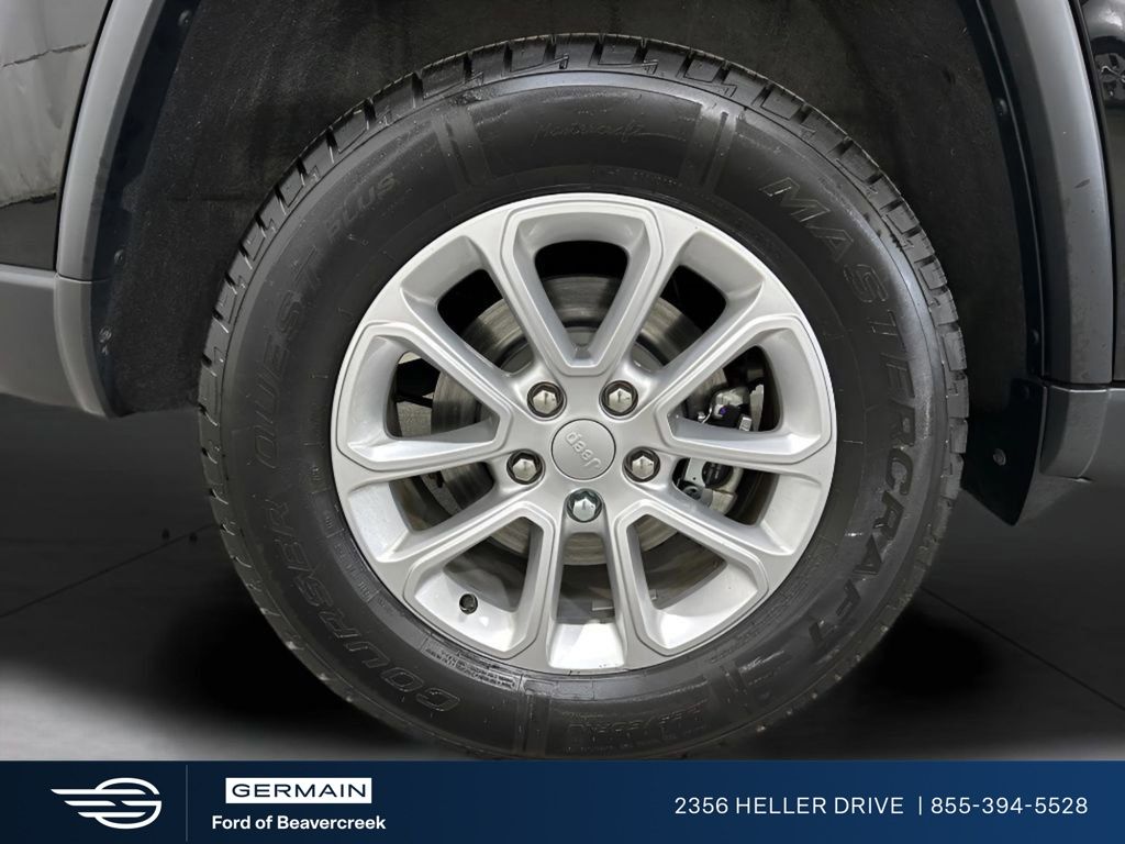 Used 2022 Black Jeep Laredo X image 25