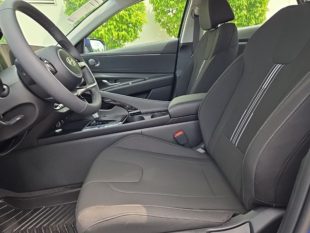 2025 Hyundai Elantra SEL 16