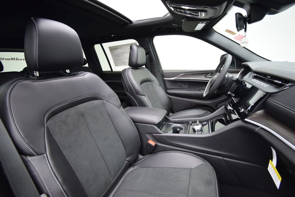 new 2026 Jeep Grand Cherokee car, priced at $40,443