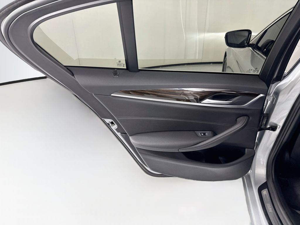 Thumbnail: 2021 BMW 5 Series - 26