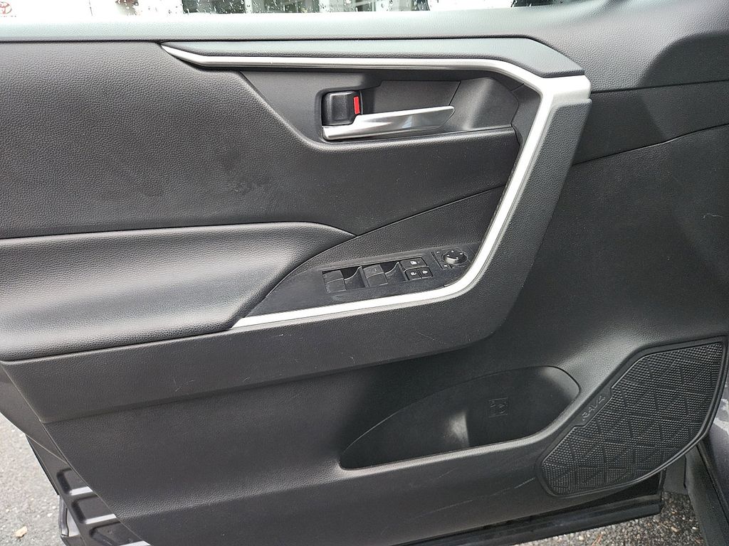 Thumbnail: 2021 Toyota RAV4 - 13