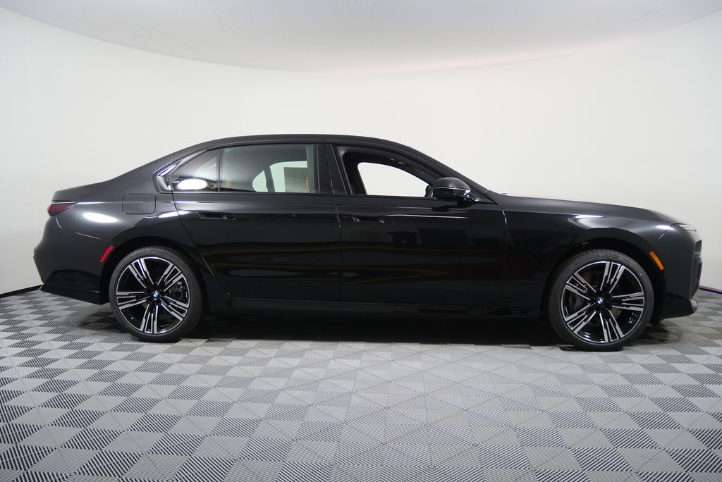 Thumbnail: 2025 BMW 7 Series - 2