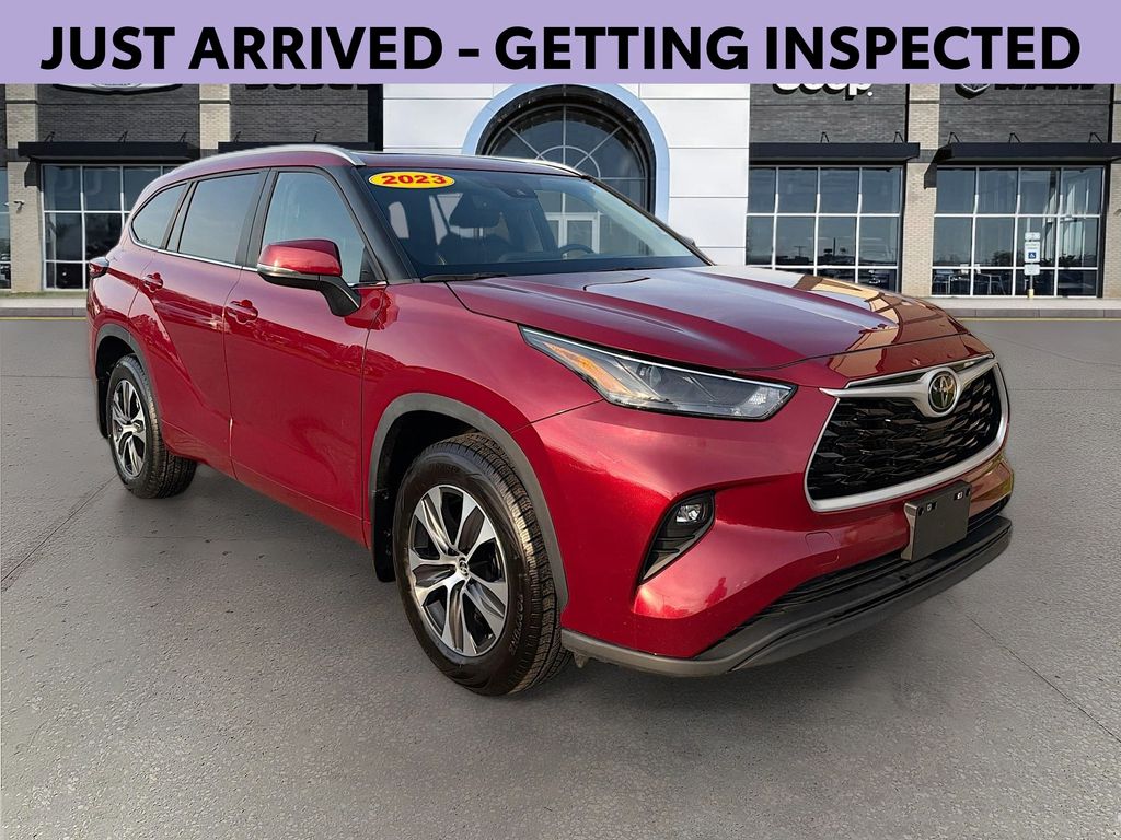 2023 Toyota Highlander XLE FWD