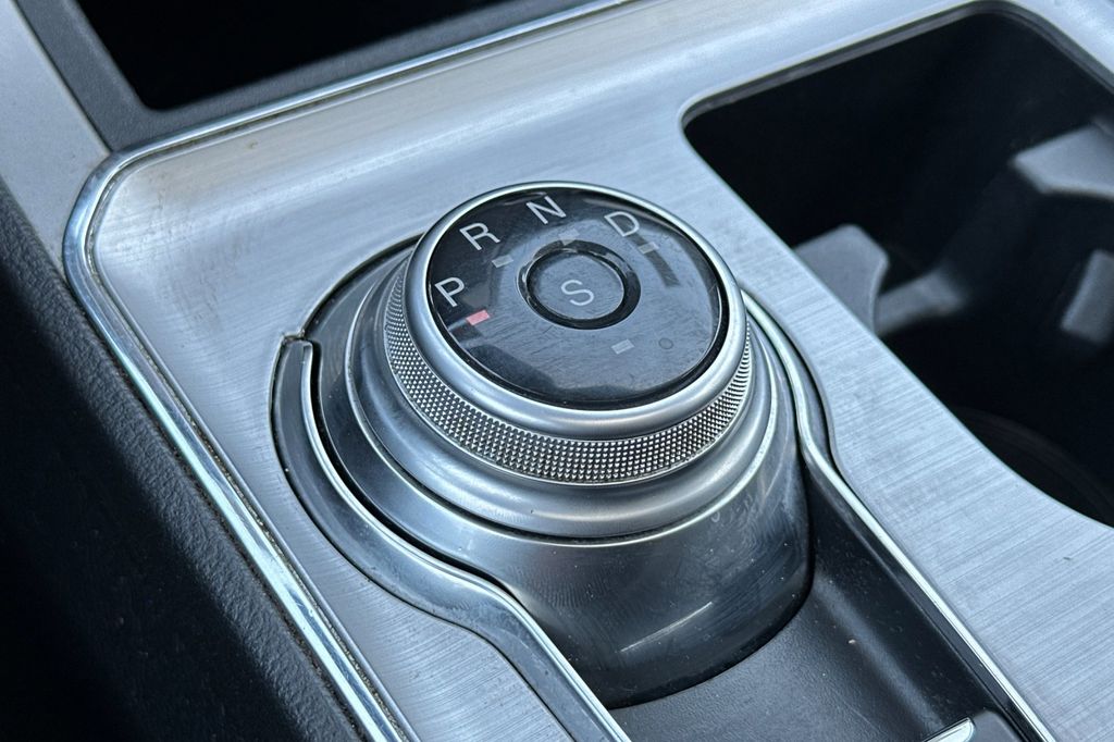 2022 Ford Edge SEL photo