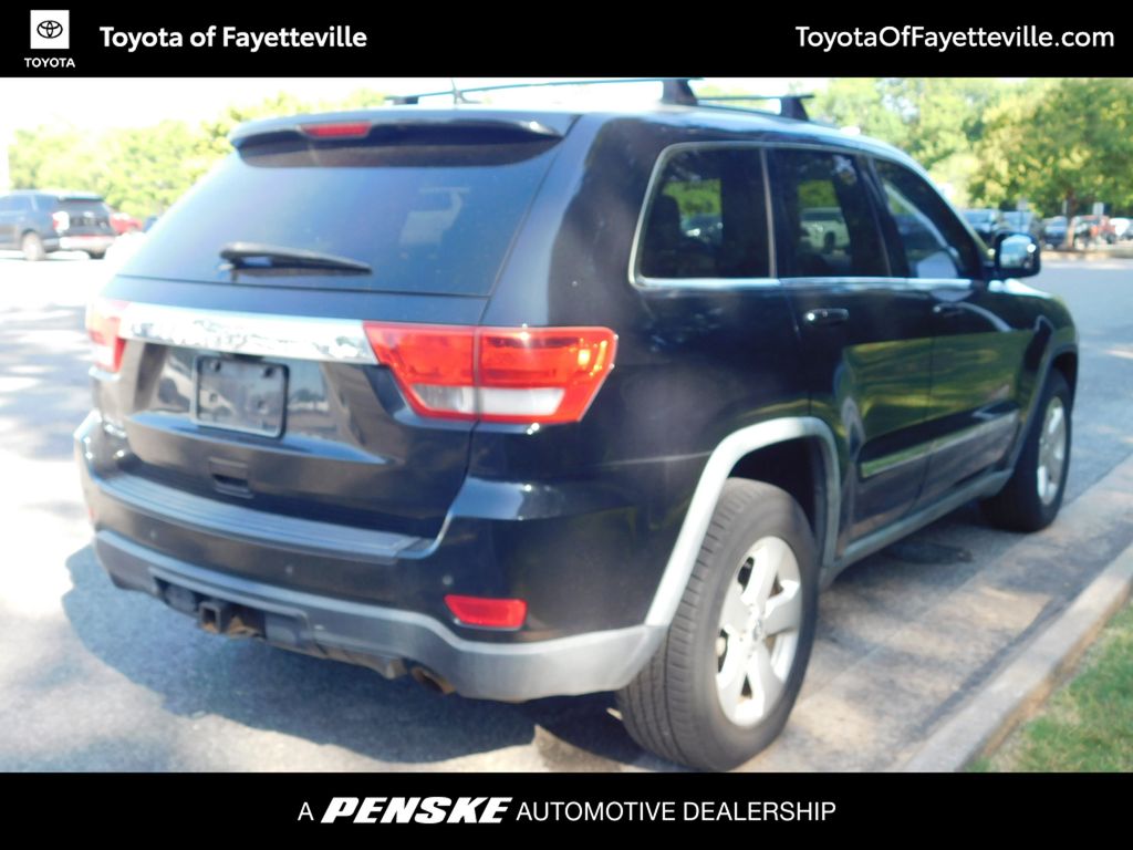 Thumbnail: 2011 Jeep Grand Cherokee - 11