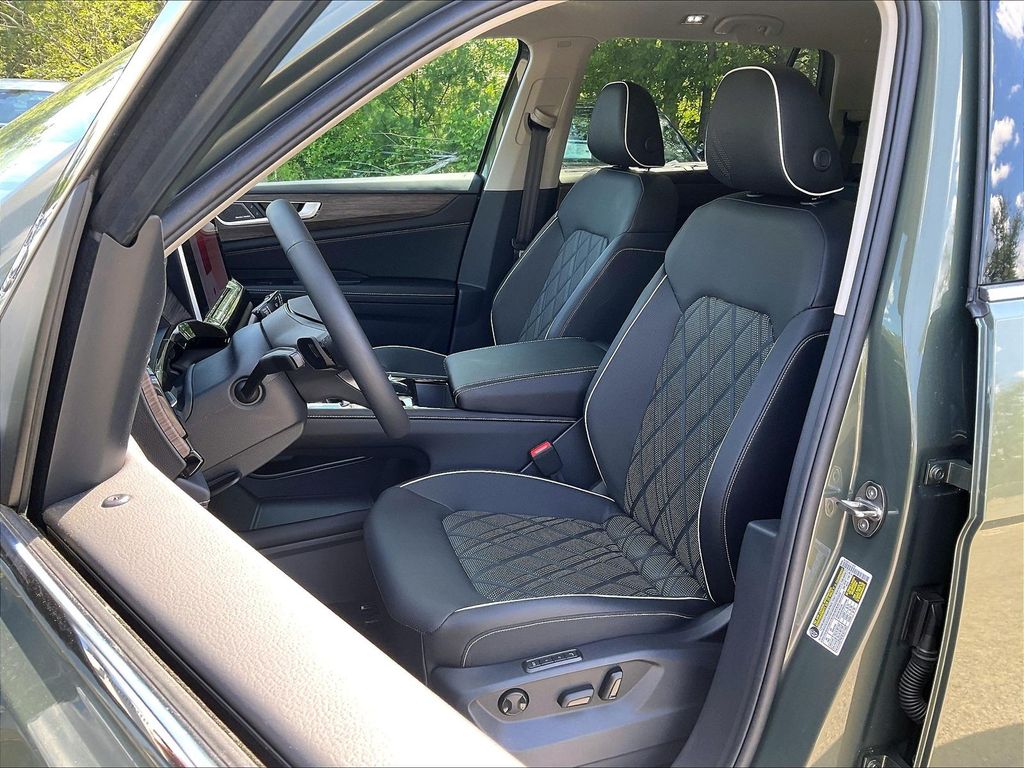 2026 Volkswagen Atlas — photo 10