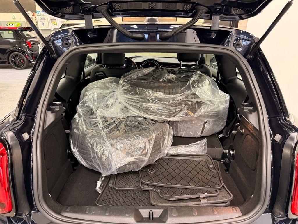 Thumbnail: 2023 MINI Cooper Hardtop - 20