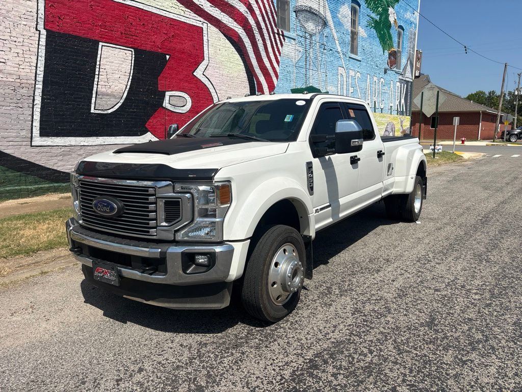White Metallic 2022 Ford F-450 Super Duty Pickup Truck Four-Wheel Drive Automatic