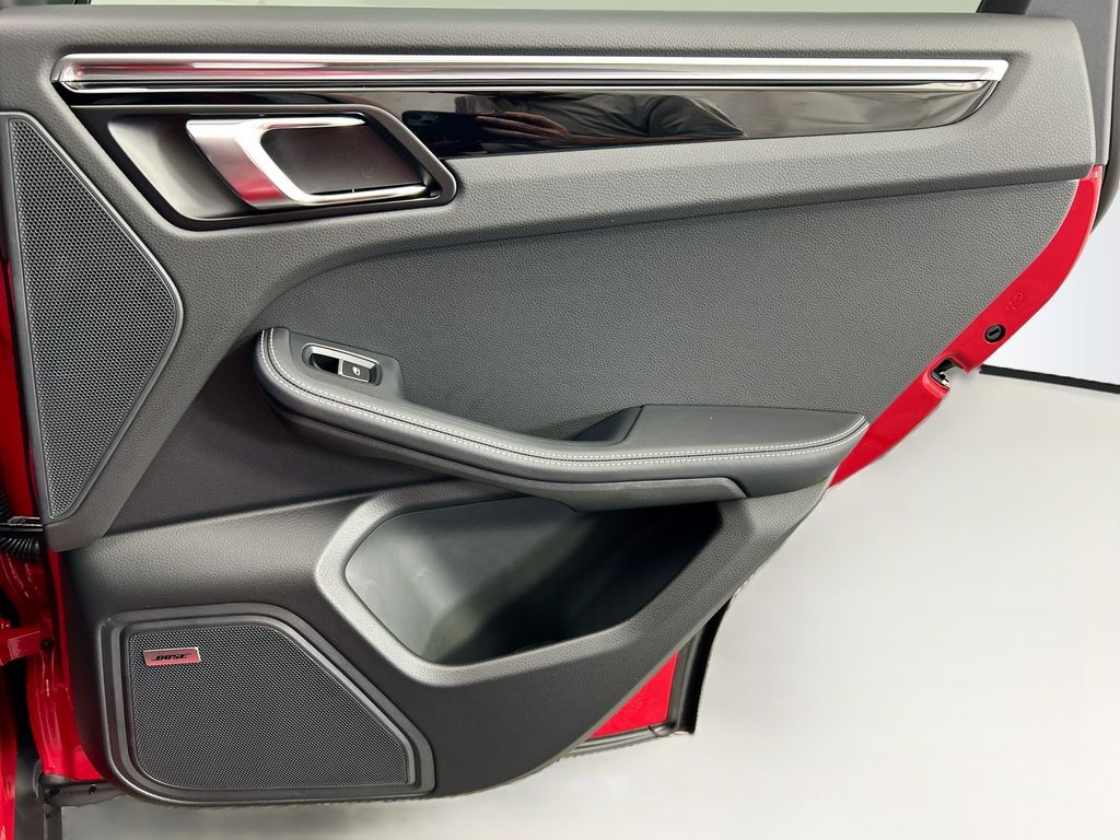 Thumbnail: 2026 Porsche Macan - 28