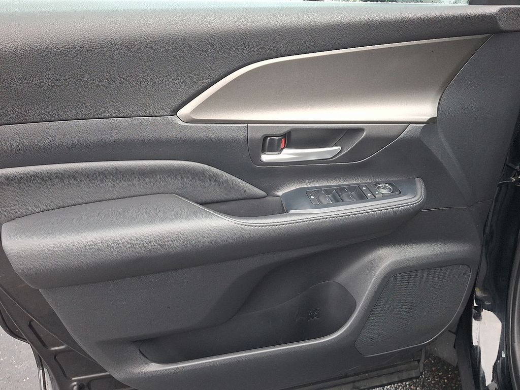 Thumbnail: 2024 Toyota Grand Highlander - 14