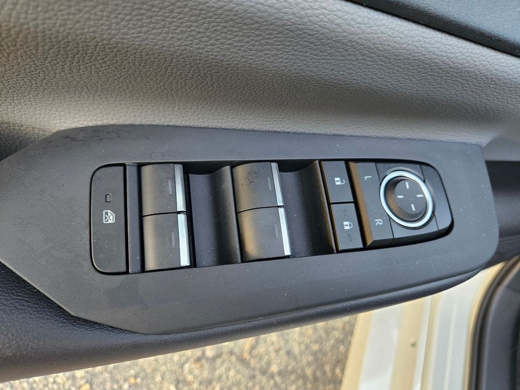 2025 Toyota Prius Limited 15