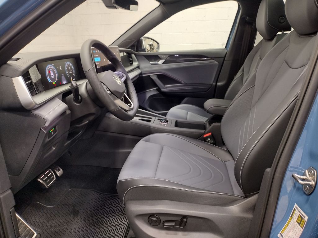 2025 Volkswagen Tiguan 2.0T SE R-Line Black