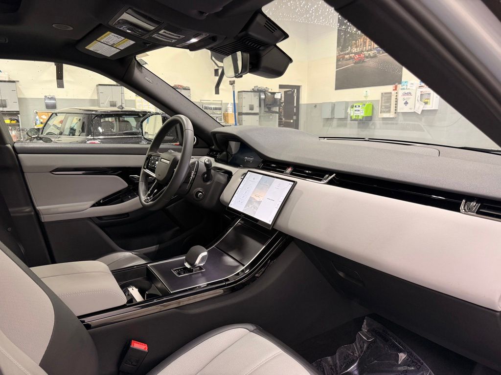 Thumbnail: 2026 Land Rover Range Rover Evoque - 28