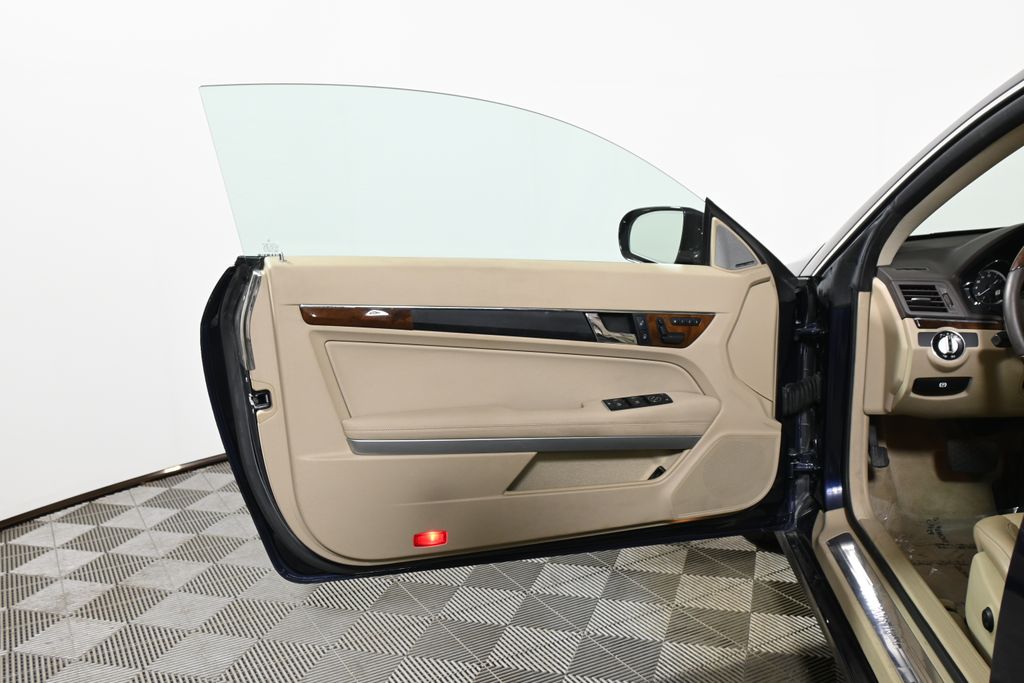 Thumbnail: 2010 Mercedes-Benz E-Class - 30