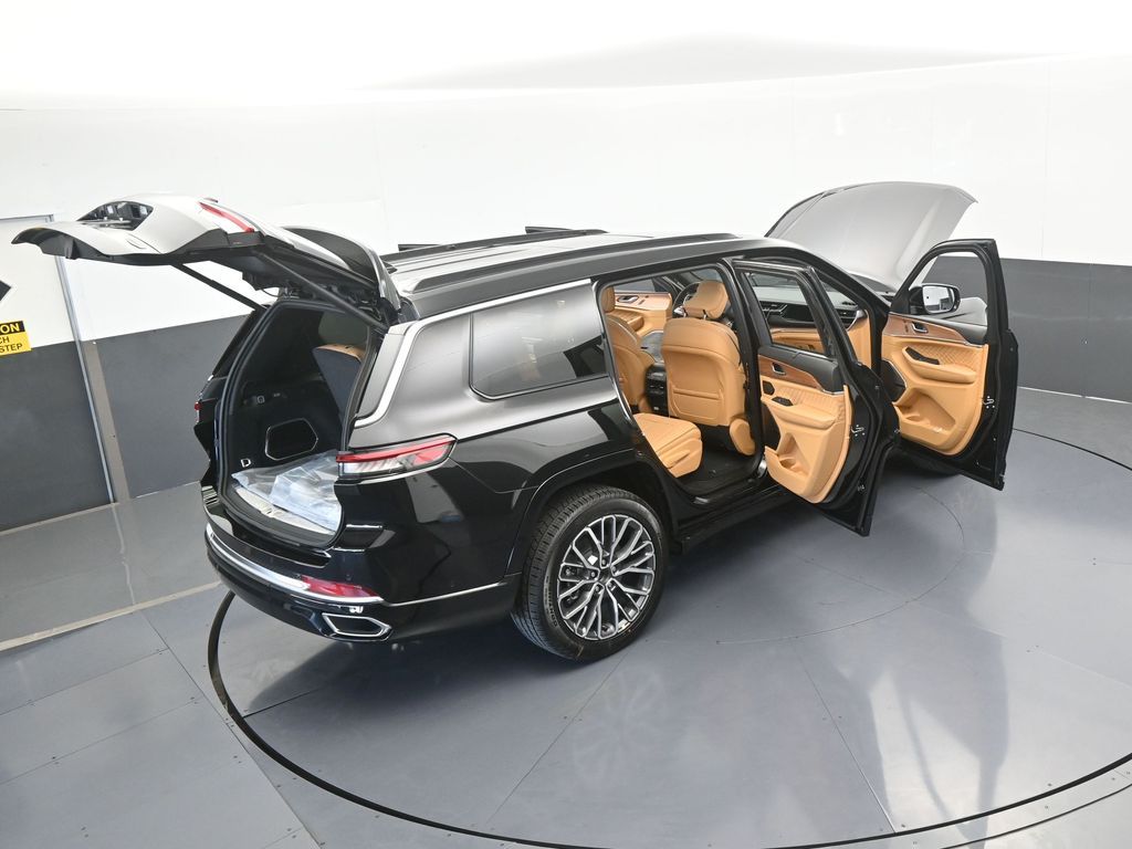 New 2025 Diamond Black Crystal Pearlcoat Jeep Summit image 79