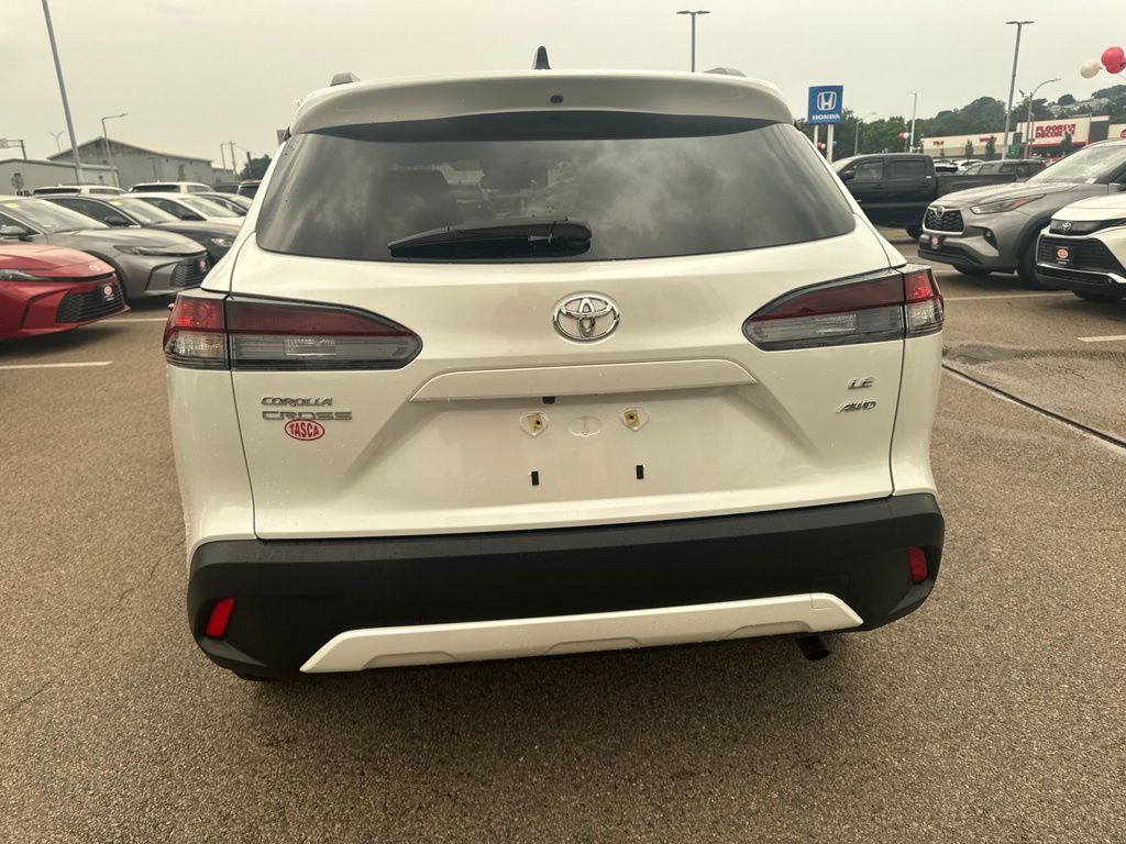 Used 2026 Off-white Toyota LE image 6