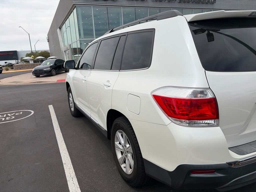 Thumbnail: 2012 Toyota Highlander - 4