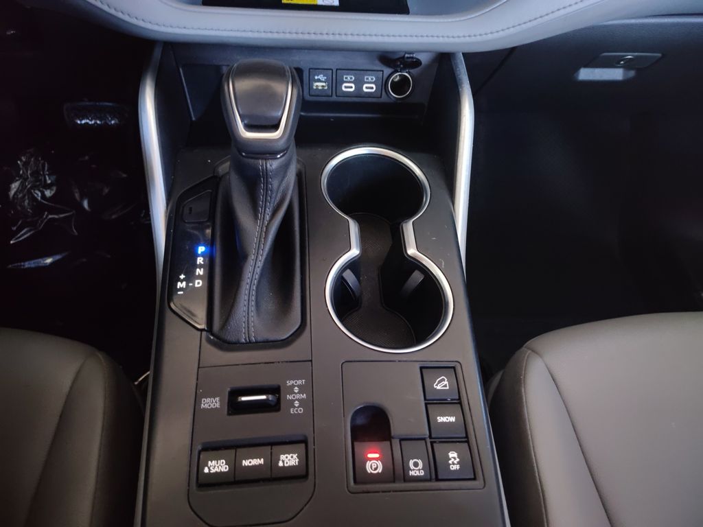 Used Car 2023 Toyota Highlander  Xle For Sale Under $35,000 In Austin, Texas