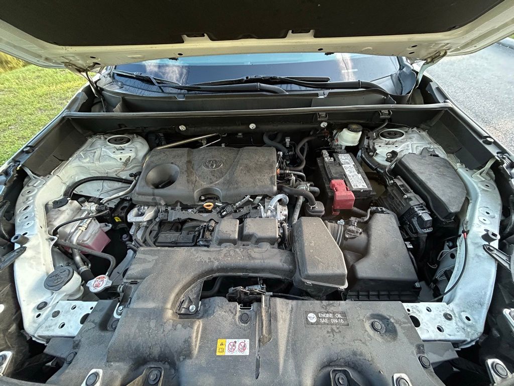 2022 Toyota RAV4 LE 11