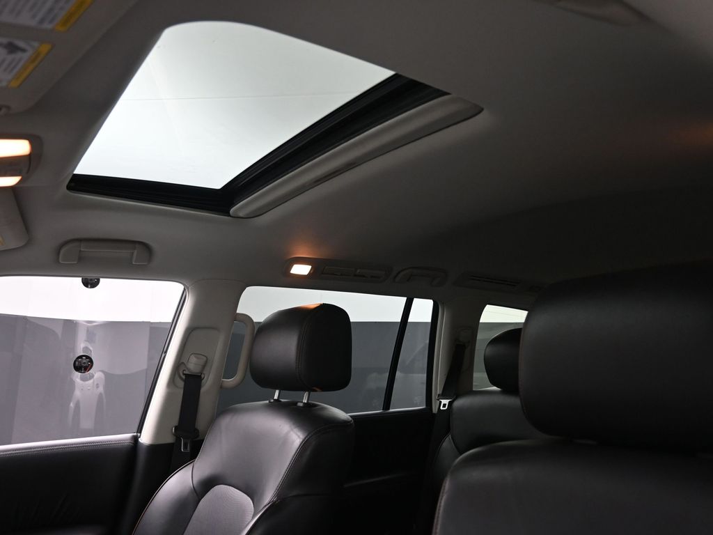 Used 2017 White Nissan SL image 19