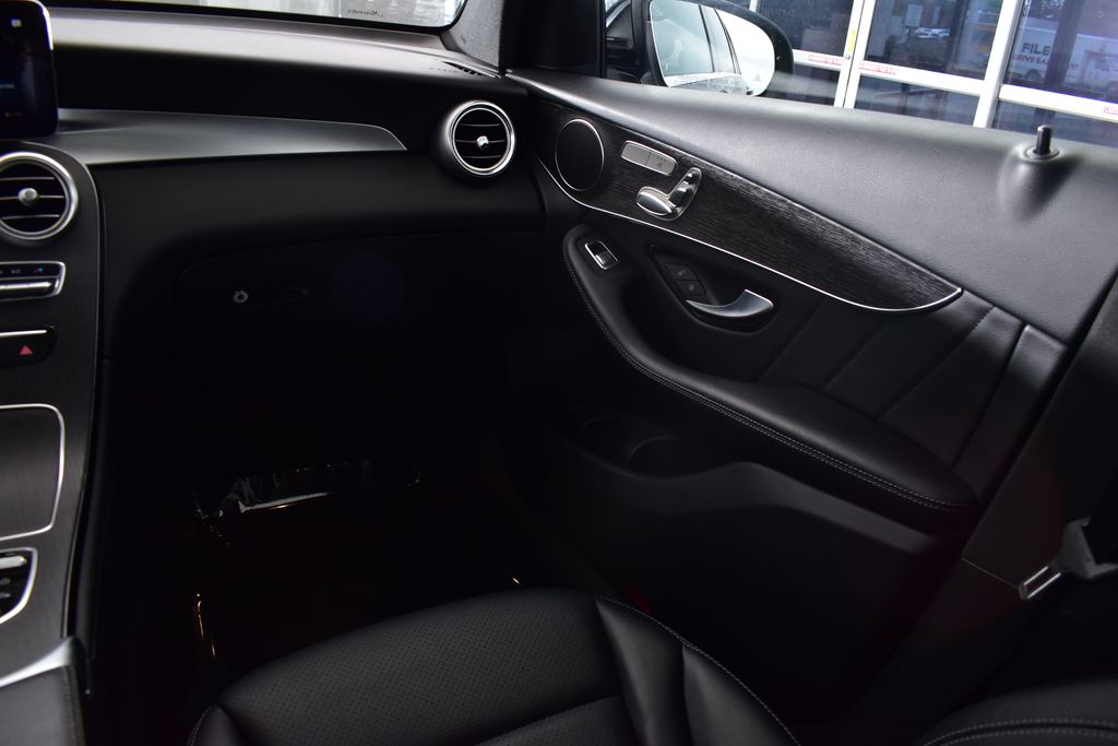 Thumbnail: 2021 Mercedes-Benz GLC - 26