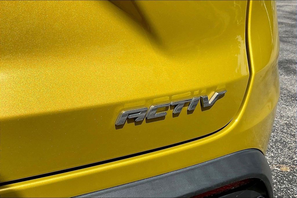 Used 2024 Chevrolet Trax SUV