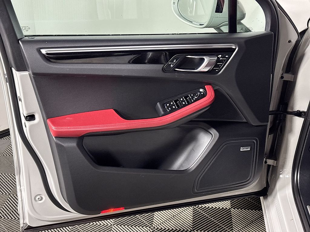 2023 Porsche Macan S