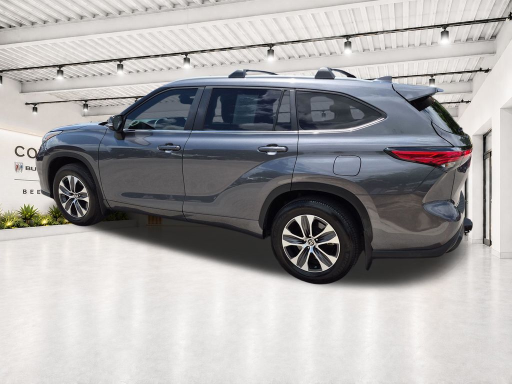 Used Car 2023 Toyota Highlander  Xle For Sale Under $40,000 In Austin, Texas