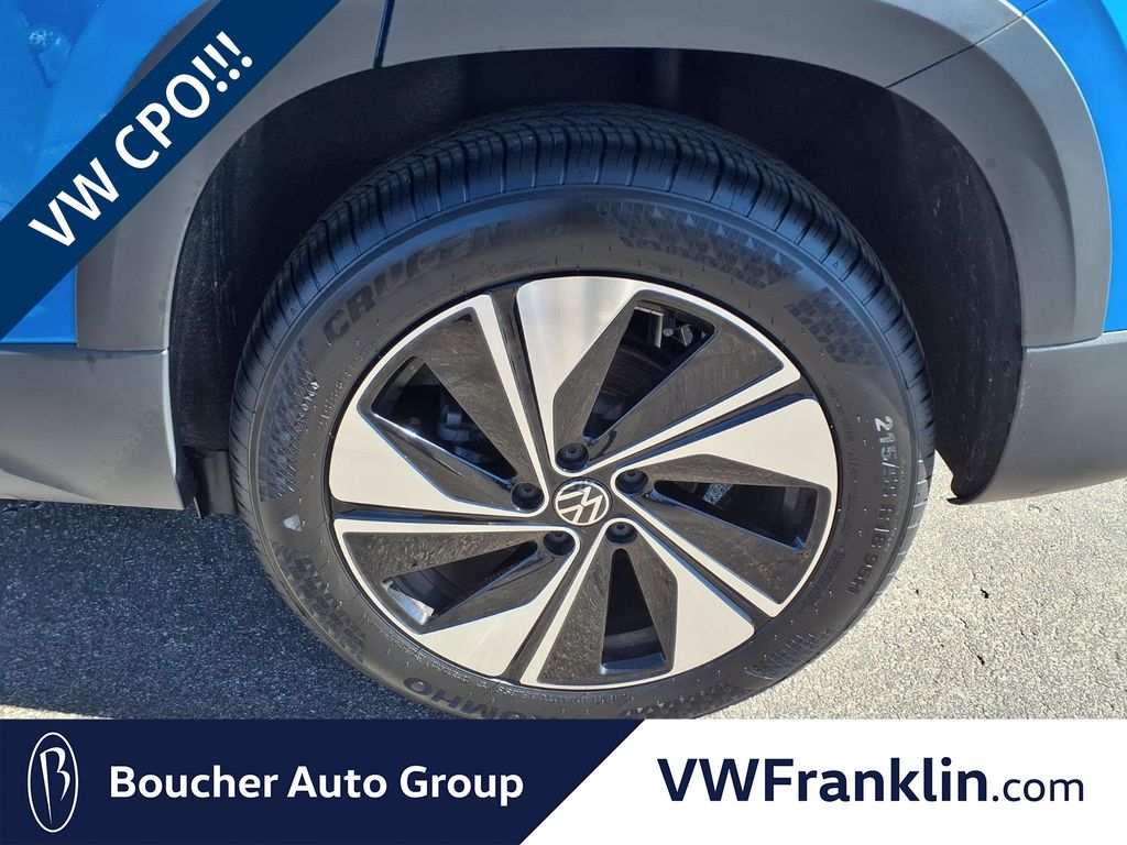 View vehicle photo 6