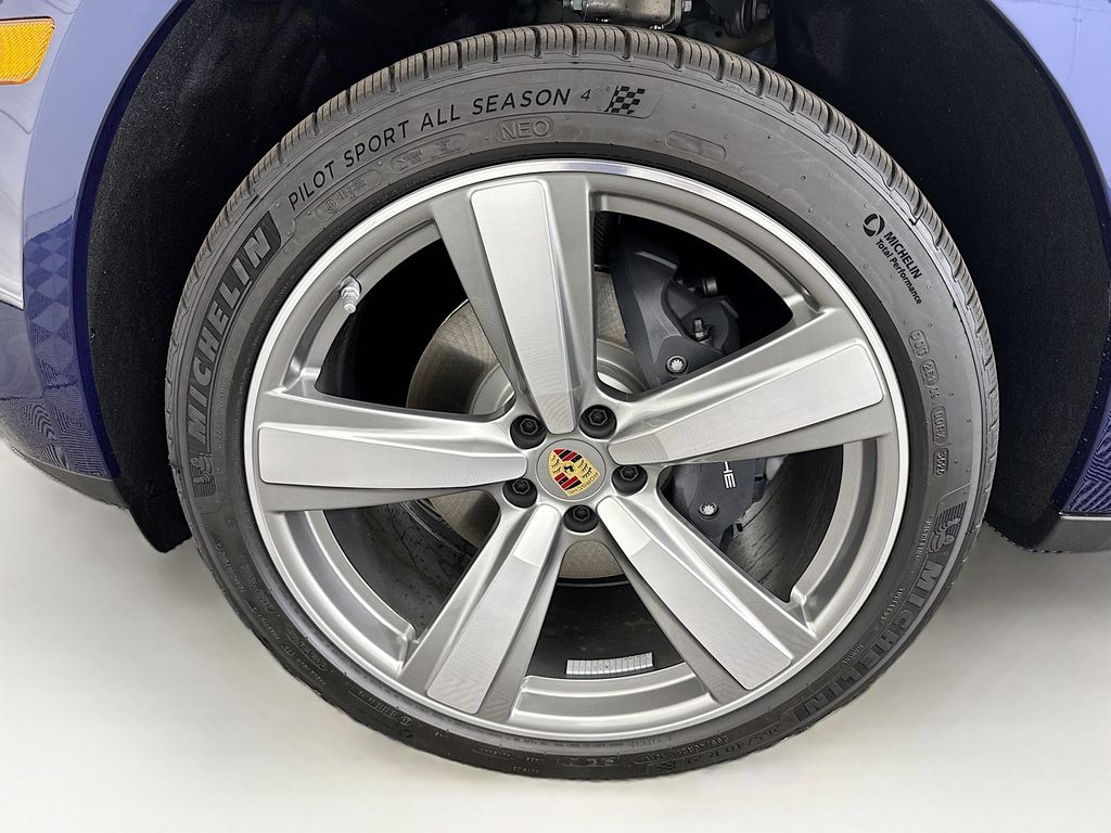 Thumbnail: 2026 Porsche Macan - 31