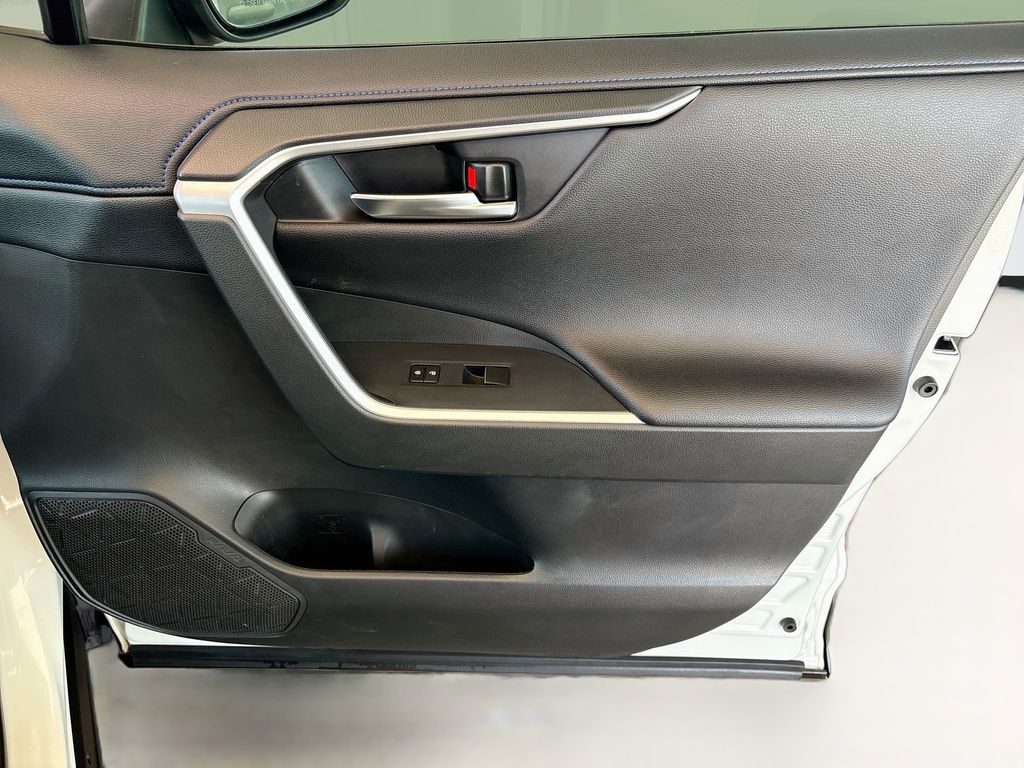 Thumbnail: 2020 Toyota RAV4 - 25