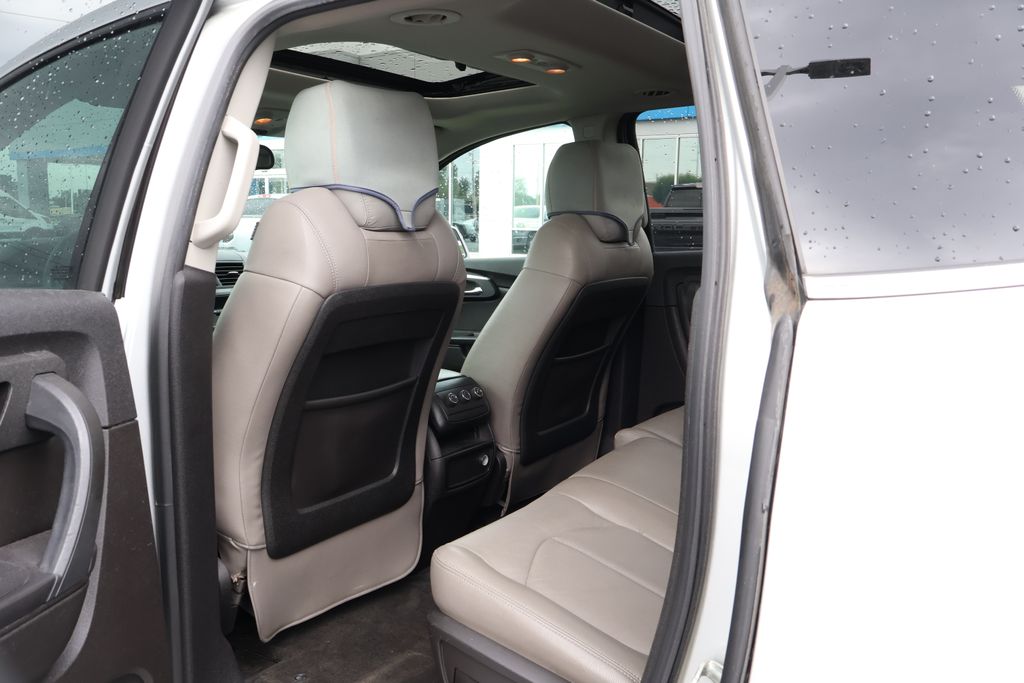 Thumbnail: 2011 Chevrolet Traverse - 32