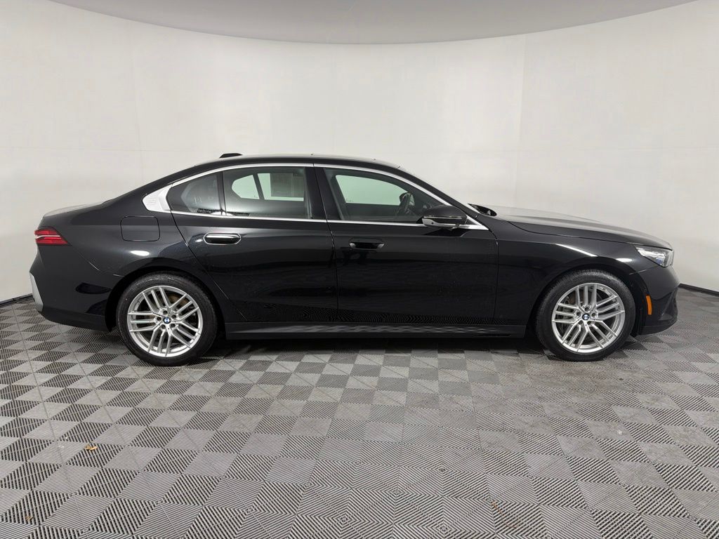 Thumbnail: 2024 BMW 5 Series - 4