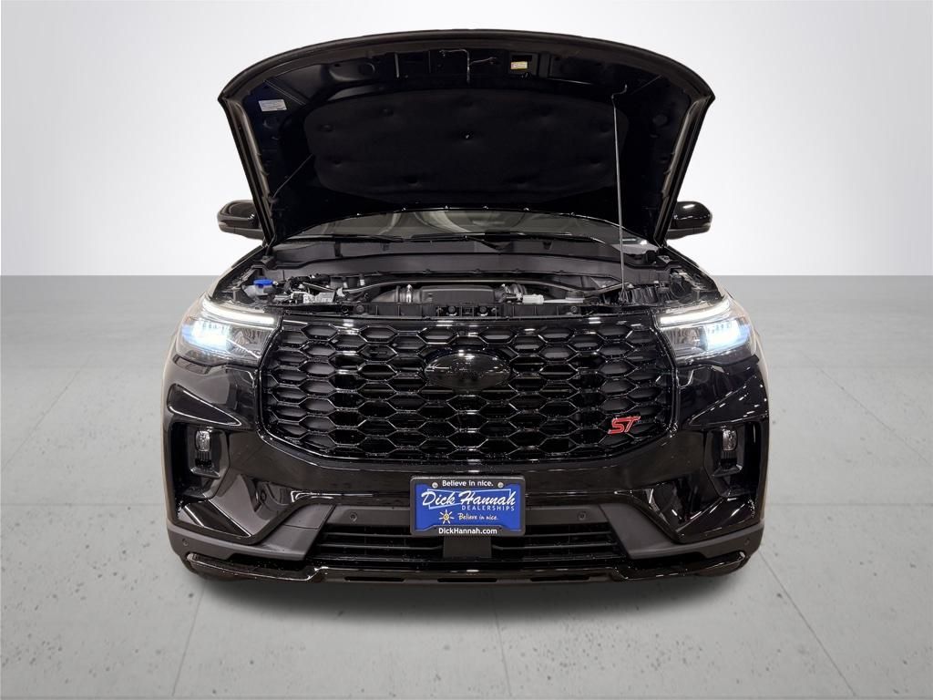 2025 Ford Explorer ST photo 3