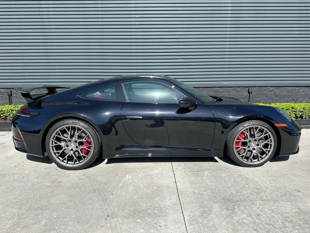 Thumbnail: 2025 Porsche 911 - 10